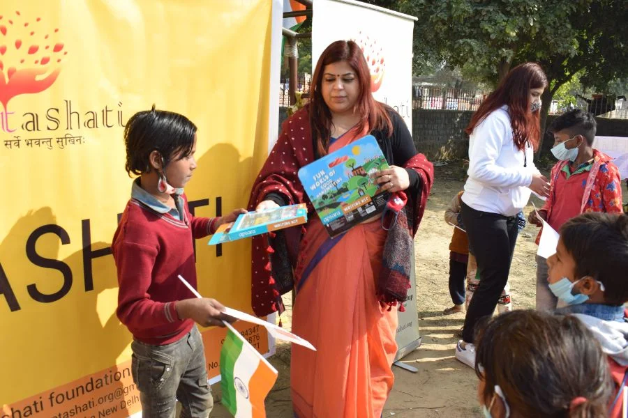 Durga Saptashati Foundation distributing learning kits to children in Dwarka Delhi